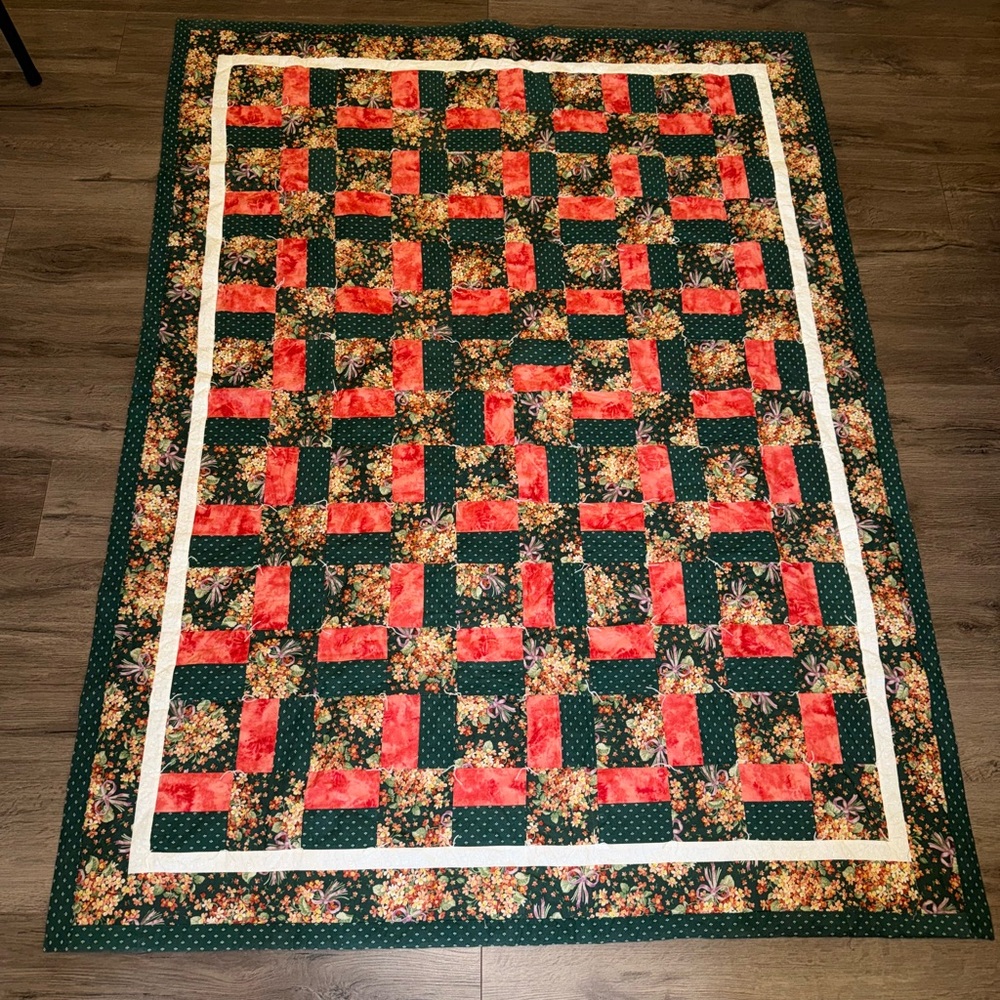 NEW Handmade Patchwork Quilt Floral 64.5 in x 48.5 in Throw Lap Blanket